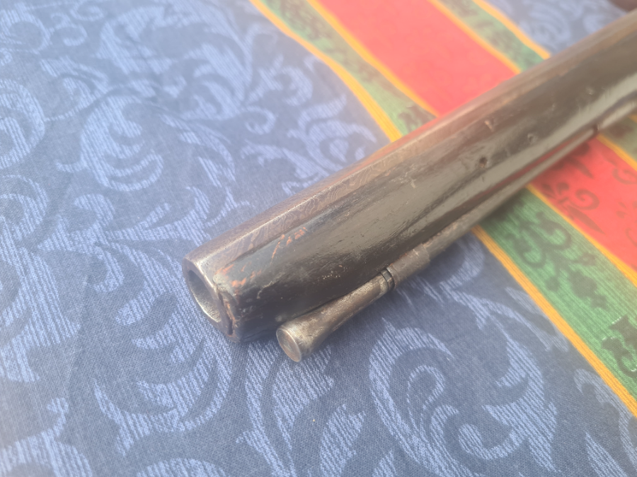 Discover our range of flintlock pistols featuring a 13 inch octagonal 32 bore barrel with engraved action. Start your collection today!