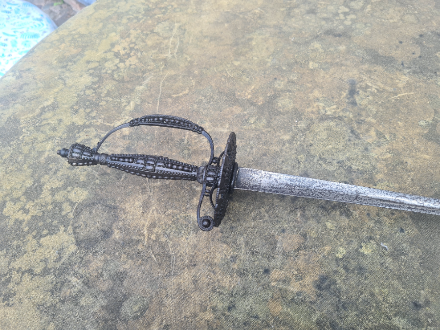 Explore our selection of 18th/19th-century English rapiers! Dive into history with this outstanding steel-hilted rapier. Length: 98cm. Shop now!