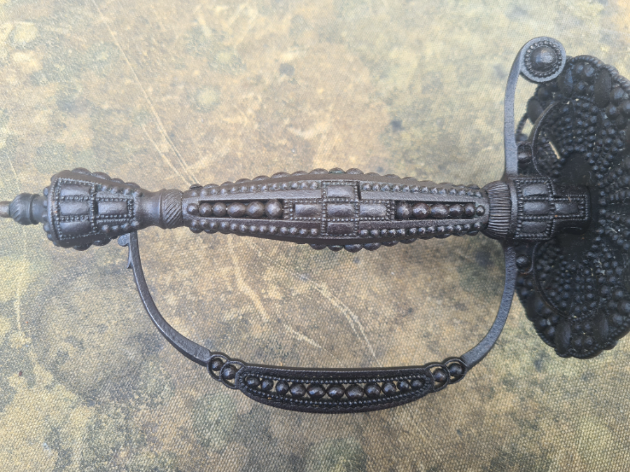 Explore our selection of 18th/19th-century English rapiers! Dive into history with this outstanding steel-hilted rapier. Length: 98cm. Shop now!