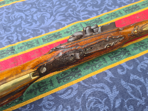 Discover our late 18th-century sporting rifle, minus trigger guard and removable shoulder stock. Act now and add this unique piece to your antique firearm collection!