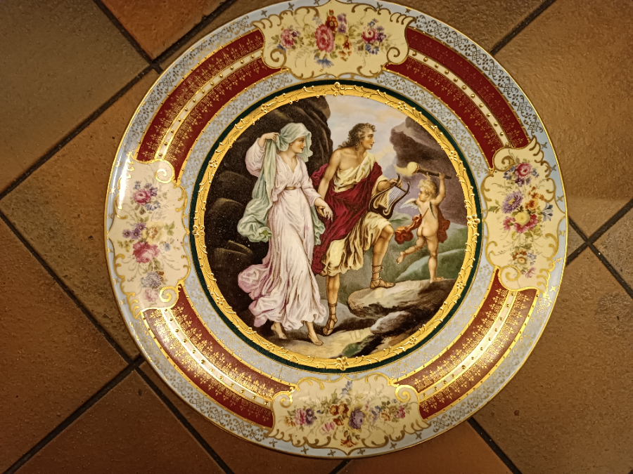 uploads/Late-19th-Century-Continental-Hand-Painted-Ceramic-Charger-21692b1fce8d66faws.jpg