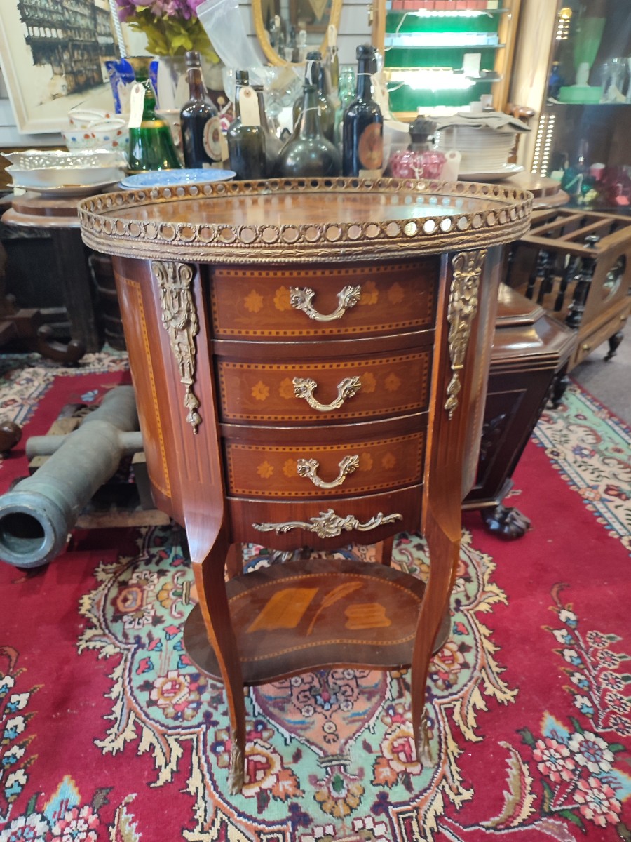 uploads/Late-19th-Century-Louise-XV-Style-French-Side-Table-164ccc9c26707caws.jpg