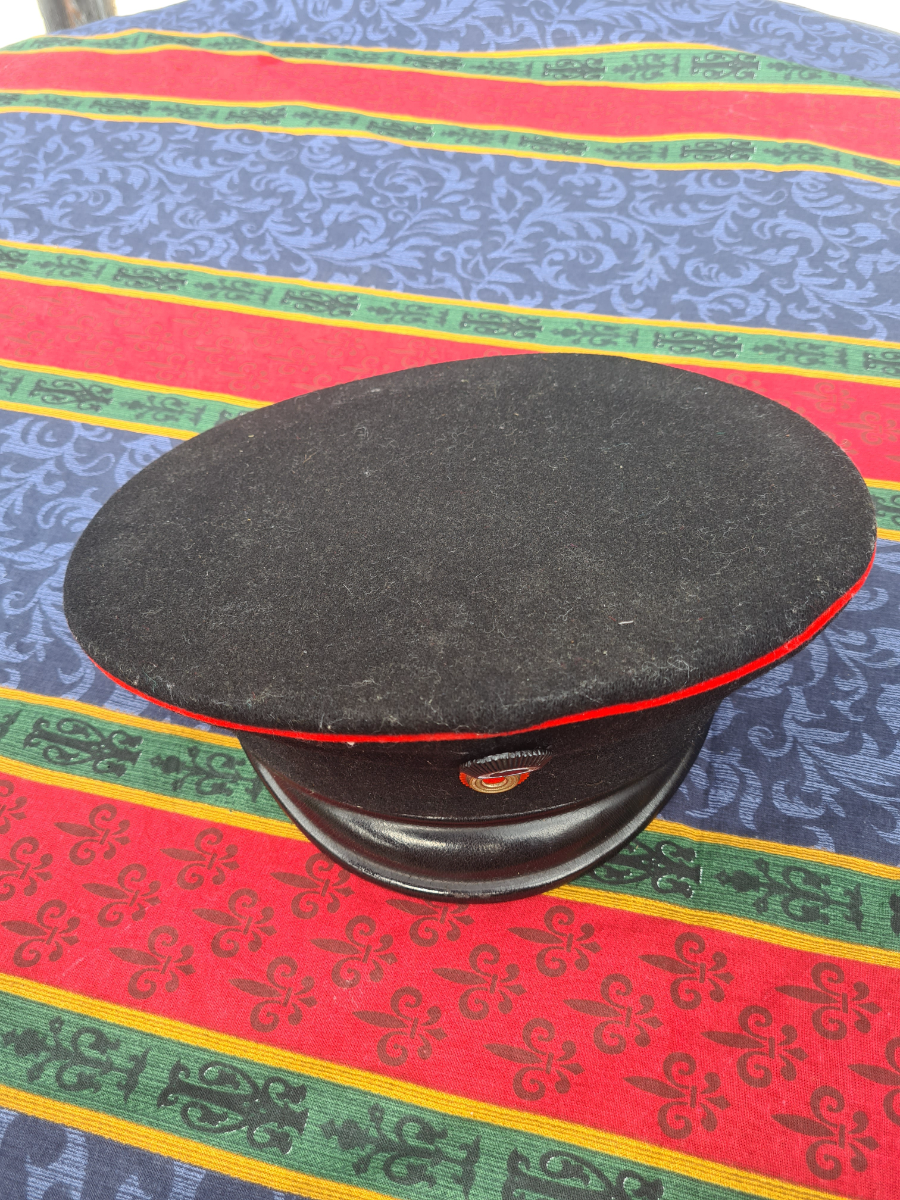 Discover our M1910 German Visor Cap from the Pioneer Reserve or Motorised Regiment. Authentic and historical, shop now for this unique collector's item.
