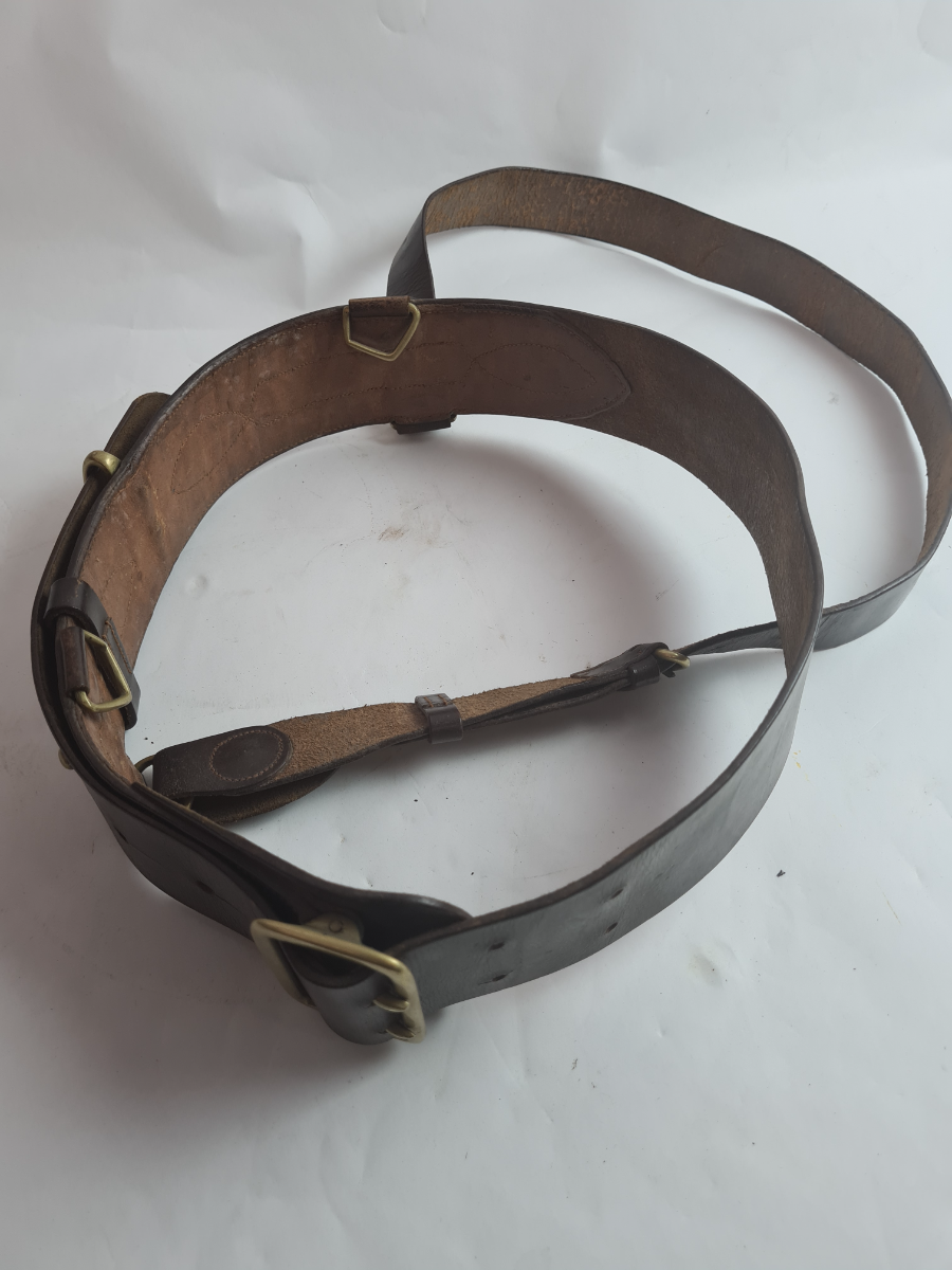 Browse our collection of mid 20th century Sam Browne belts in good condition. Make your outfit stand out. Order now & enhance your style!