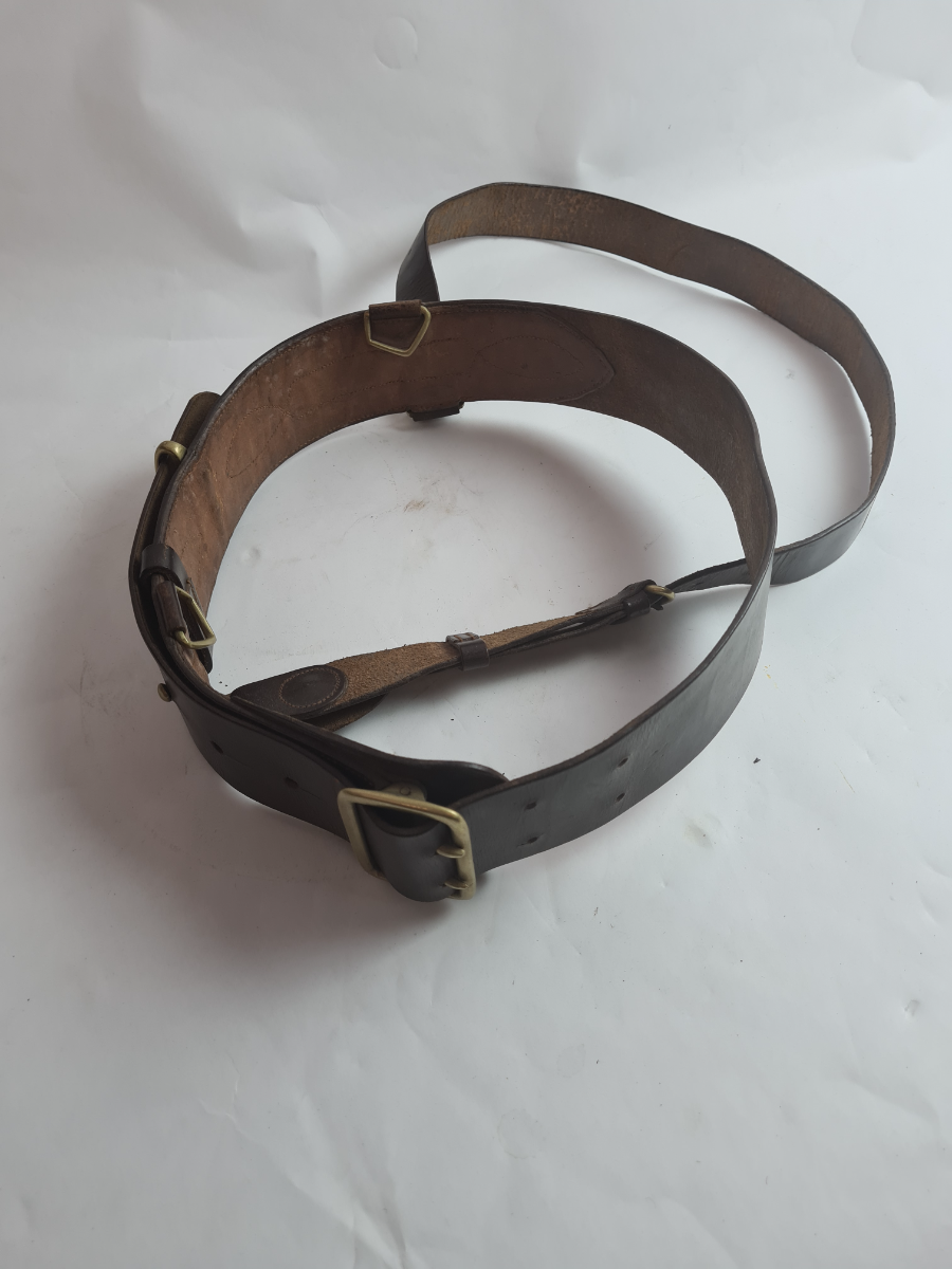 Browse our collection of mid 20th century Sam Browne belts in good condition. Make your outfit stand out. Order now & enhance your style!