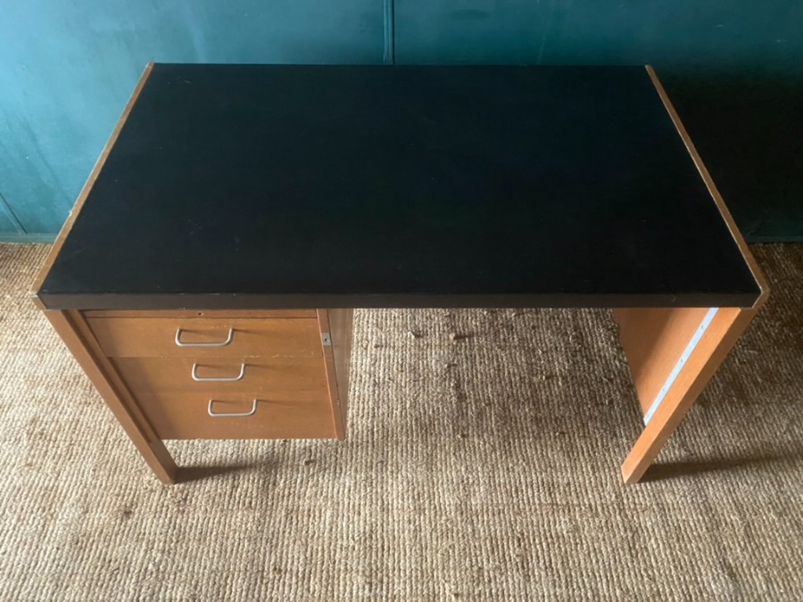 Mid 20th Century Vintage Office Study Work Computer Desk Filing Storage Drawers