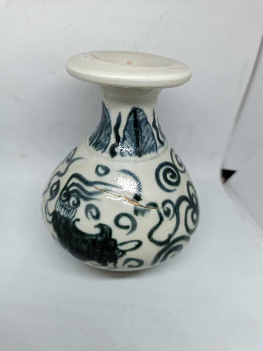 Ming Dynasty Blue And White Vase