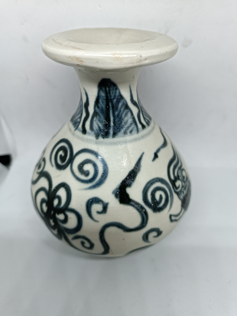 Ming Dynasty Blue And White Vase