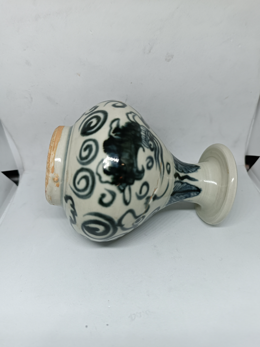 Ming Dynasty Blue And White Vase