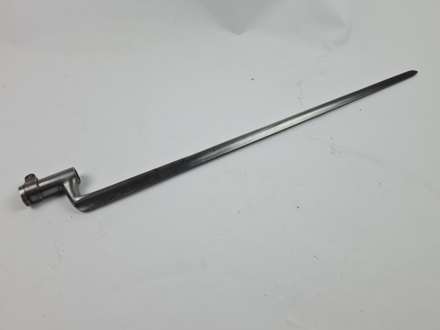 Discover our unique Model 1864 Swedish rifle bayonet, dated 1865 with regimental markings. In excellent condition. Explore now!