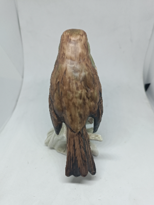 Discover the intricate Robin Bird figurine by Goebel, circa 1972-1990! Explore its detailed design in a 13 cm size. Shop now to add this German masterpiece to your collection!