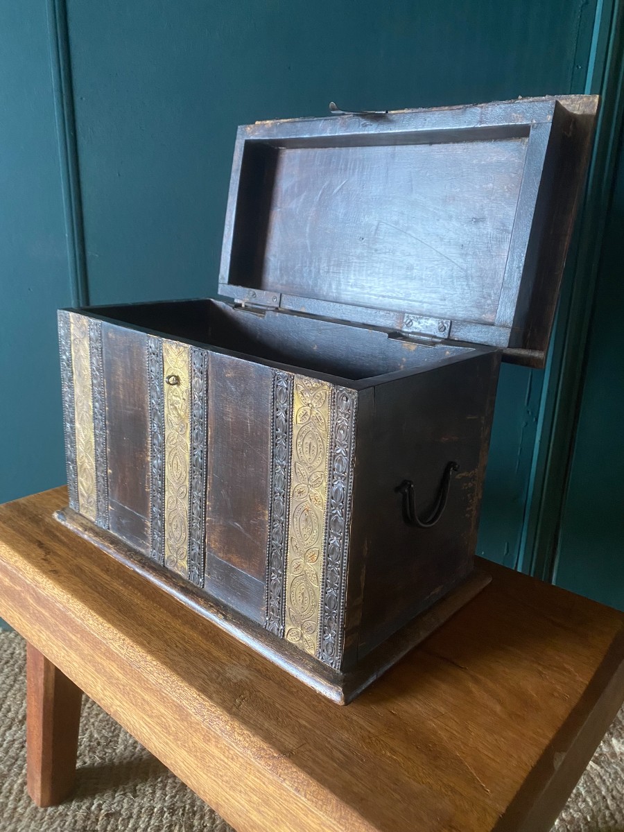 Old handmade Indian Eastern hardwood treasure chest Vintage deed Storage box