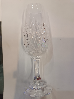 Discover our elegant 19cm high champagne flute glasses. Impeccable design for special occasions. Shop now and increase the charm of your celebrations!