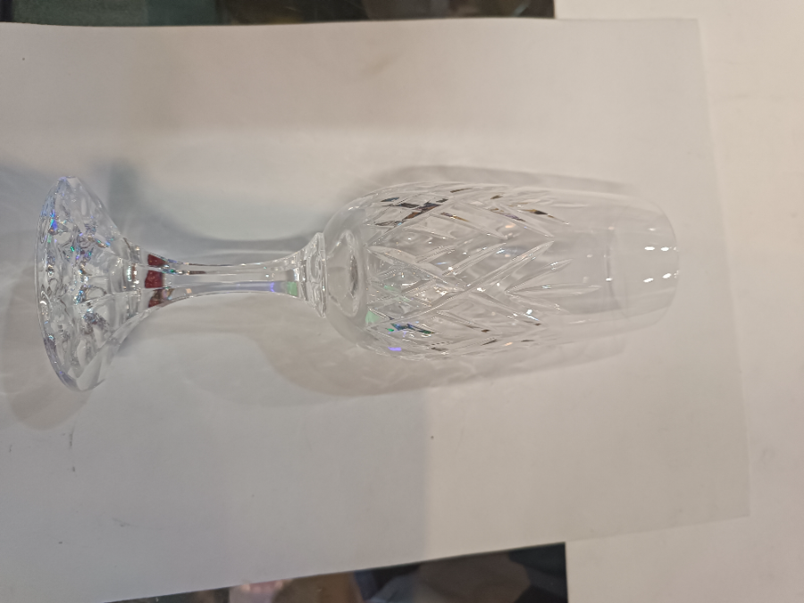 Discover our elegant 19cm high champagne flute glasses. Impeccable design for special occasions. Shop now and increase the charm of your celebrations!