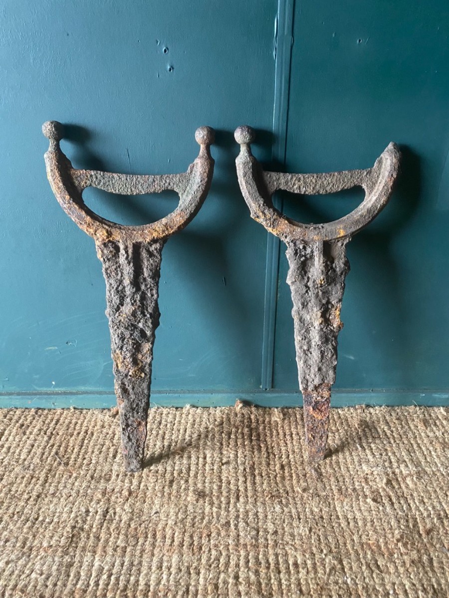 uploads/Pair-Of-Original-Antique-18th-Century-Georgian-Cast-Iron-Boot-Scrapers-30764a3f1ae58194aws.jpg