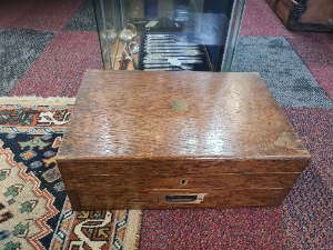 Explore our collection of mid-20th century artifacts. Buy the unique John Wilkes two-draw pistol and gambling token case, size 41x27 cm. Act now!