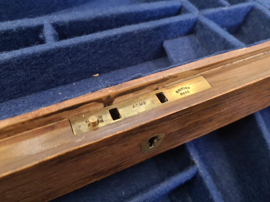 Explore our collection of mid-20th century artifacts. Buy the unique John Wilkes two-draw pistol and gambling token case, size 41x27 cm. Act now!