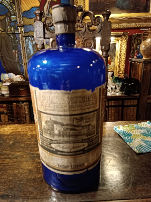 Shop vintage essence bottles from Arge Polak-Schwarzs Fabrieken, Zaandam Holland. Explore the unique 1904 collection of lemon essence containers. Buy now!