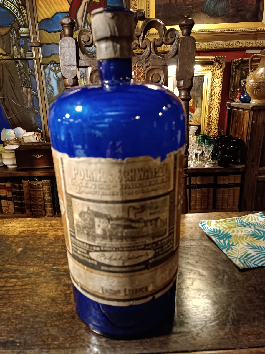 Shop vintage essence bottles from Arge Polak-Schwarzs Fabrieken, Zaandam Holland. Explore the unique 1904 collection of lemon essence containers. Buy now!