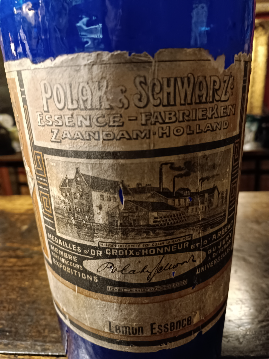 Shop vintage essence bottles from Arge Polak-Schwarzs Fabrieken, Zaandam Holland. Explore the unique 1904 collection of lemon essence containers. Buy now!