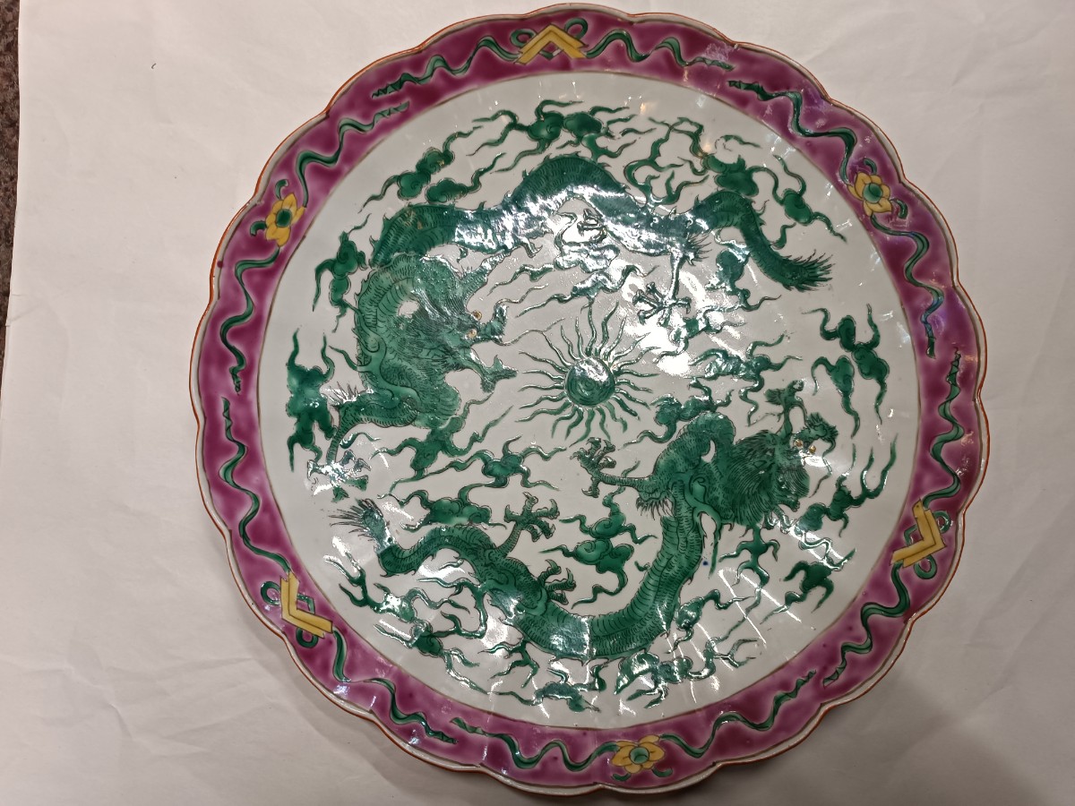 Polylobed Round Dish With Two Dragons Chasing A Flaming Pearl, Qianlong Marks