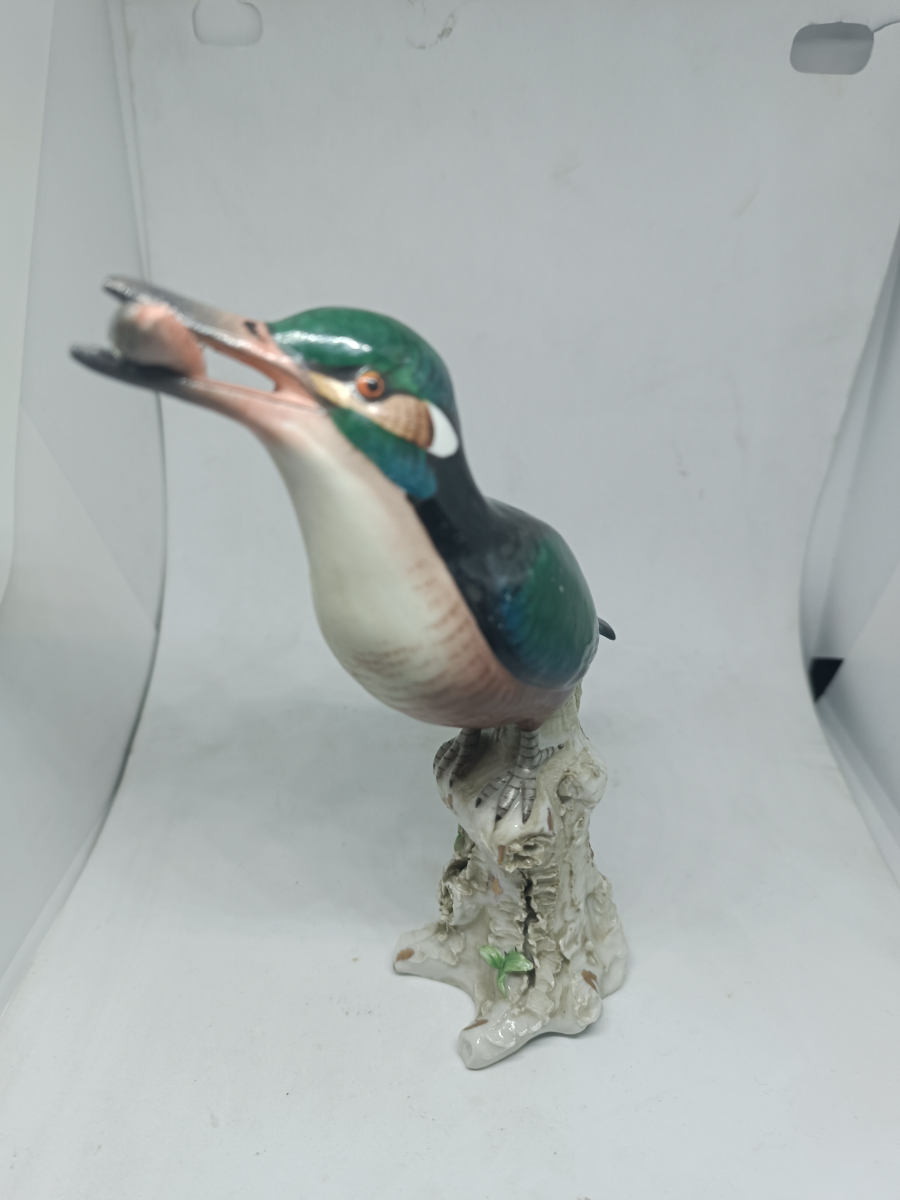 Discover our range of antique Samson porcelain figurines, including the dynamic KingFisher model from 1873-1920. In excellent state, at 16cm high. Shop now!