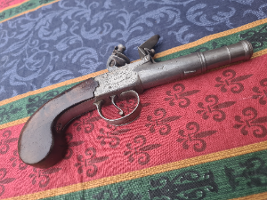 Discover our high-quality English Flintlock pistol, Birmingham proofed with a 3 1/2 turn-off barrel. Browse now and add this unique piece to your collection!