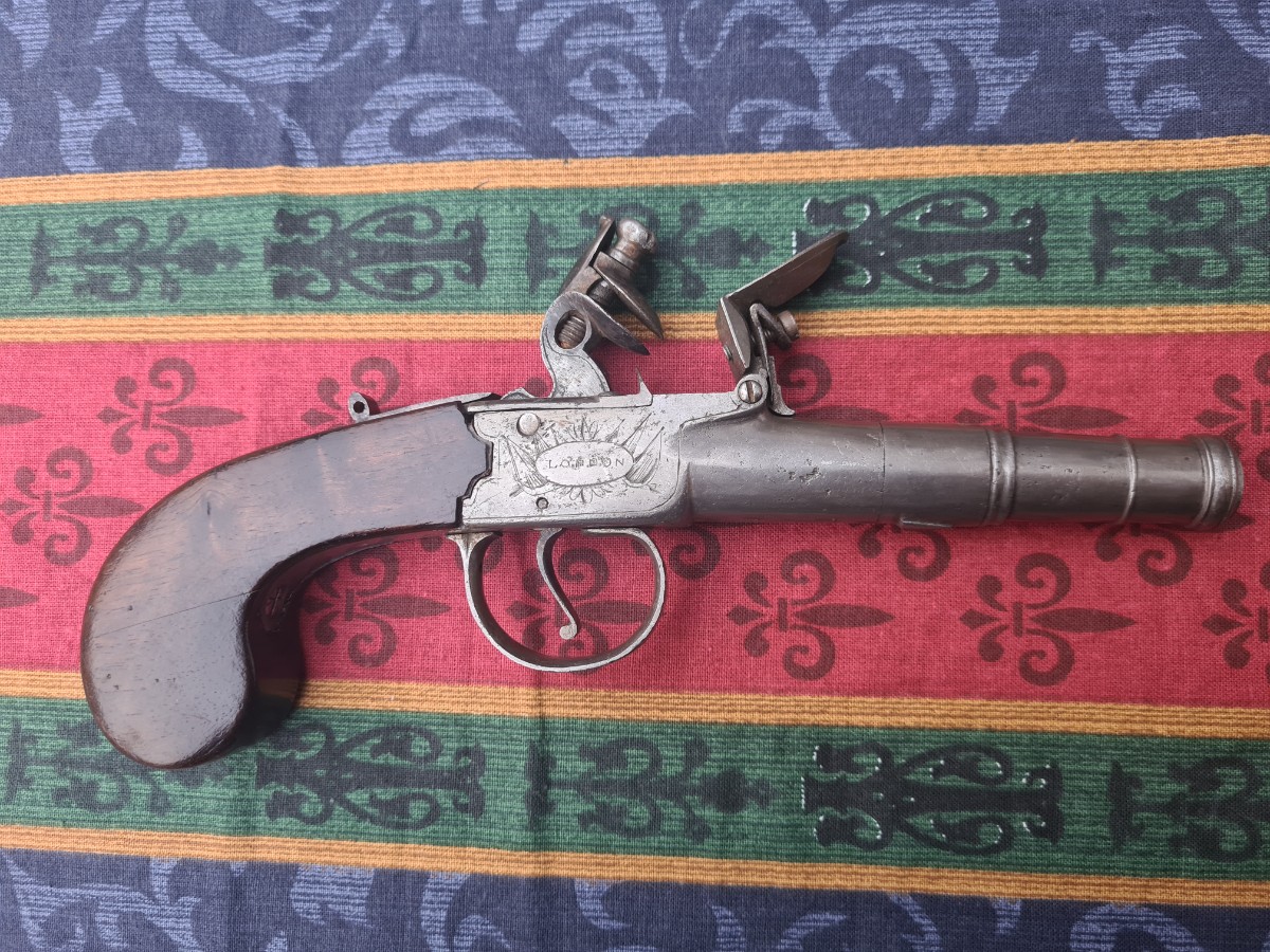 uploads/Queen-Anne-Style-English-Flintlock-Muff-Pistol-1678bcb1bbf06daws.jpg