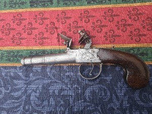 Discover our high-quality English Flintlock pistol, Birmingham proofed with a 3 1/2 turn-off barrel. Browse now and add this unique piece to your collection!