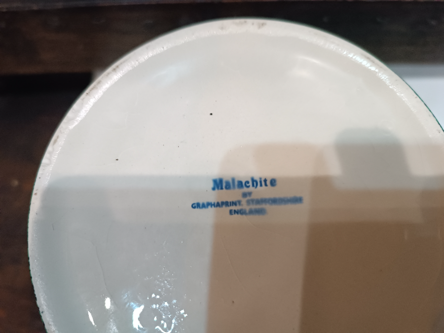 Discover our rare 19th c. Malachite Prattware tobacco/biscuit jar featuring Windsor Castle and the old Buckingham Palace. Shop now for this 16x12 cm piece of history.