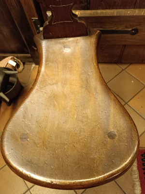 Discover a piece of intriguing British history with our George III Cock Fighting Chair. This mahogany-crafted, uniquely designed piece is a must-buy for antique collectors. Explore now!