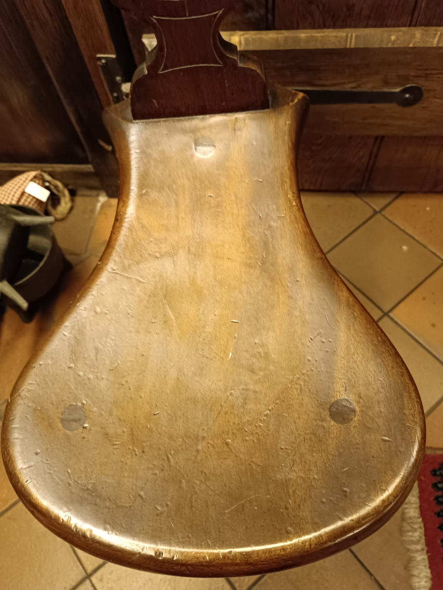 Discover a piece of intriguing British history with our George III Cock Fighting Chair. This mahogany-crafted, uniquely designed piece is a must-buy for antique collectors. Explore now!