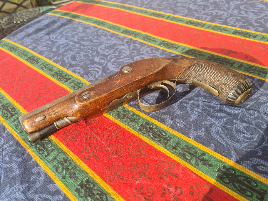 Discover our authentic, 19th-century Percussion Manstopper Pistol by Thomas Phillips. Experience its excellent condition and action. Shop now!