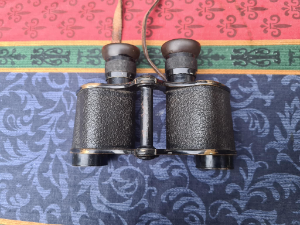 Explore our Royal Field Artillery Prismatic Binoculars MKI, dating back to 1917, used by Leslie Reid. Discover military history with authentic equipment. Shop now!