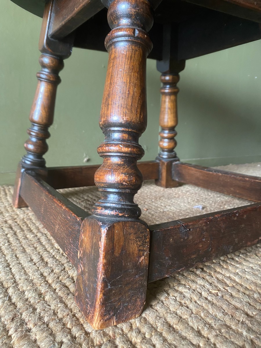 Rustic Country Arts & Crafts Oak Vintage Antique Occasional Round Coffee Table