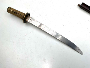 Nice decorated sword overall conditions very good, would look better with professional polish, comes with appraisal papers. I personally consider earlier than his opinion, the swords a very good investment, reference BBD1