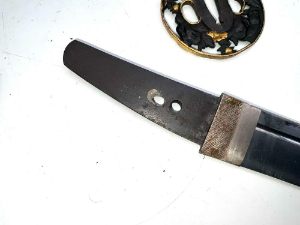 Nice decorated sword overall conditions very good, would look better with professional polish, comes with appraisal papers. I personally consider earlier than his opinion, the swords a very good investment, reference BBD1