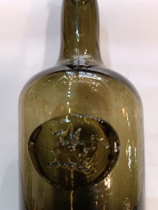 Discover our 18th-century sealed bottle with the Clive Family Crest. Possibly owned by Edward or Robert Clive. In great condition, at 8.5 inches. Shop now!
