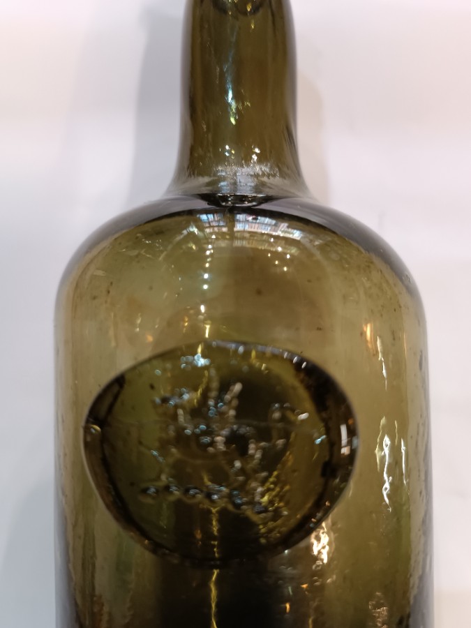 Discover our 18th-century sealed bottle with the Clive Family Crest. Possibly owned by Edward or Robert Clive. In great condition, at 8.5 inches. Shop now!