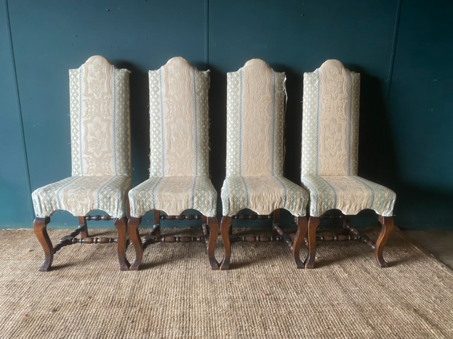 uploads/Set-of-4-Antique-High-Back-Jacobean-Style-Dining-Chairs-For-Reupholstery-Solid-Frame-30764918dadabf81aws.jpg