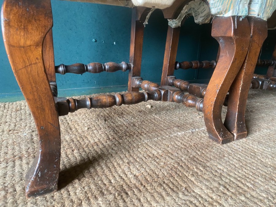 Set Of 4 Antique High Back Jacobean Style Dining Chairs For Reupholstery Solid Frame