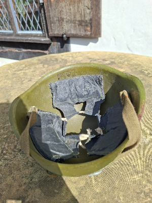 Explore our collection of wartime SSH40 helmets, refurbished in 1950. High-quality pieces with LMZ certification. Discover the perfect addition to your collection today.