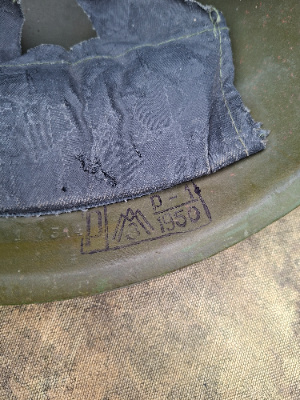 Explore our collection of wartime SSH40 helmets, refurbished in 1950. High-quality pieces with LMZ certification. Discover the perfect addition to your collection today.