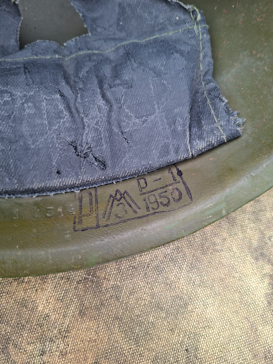 Explore our collection of wartime SSH40 helmets, refurbished in 1950. High-quality pieces with LMZ certification. Discover the perfect addition to your collection today.