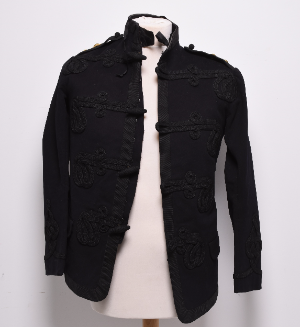 Discover our carefully curated collection of late Victorian British Army officer's tunics and helmet tins. Immerse yourself in history with pieces dating back to 1889. Shop now!