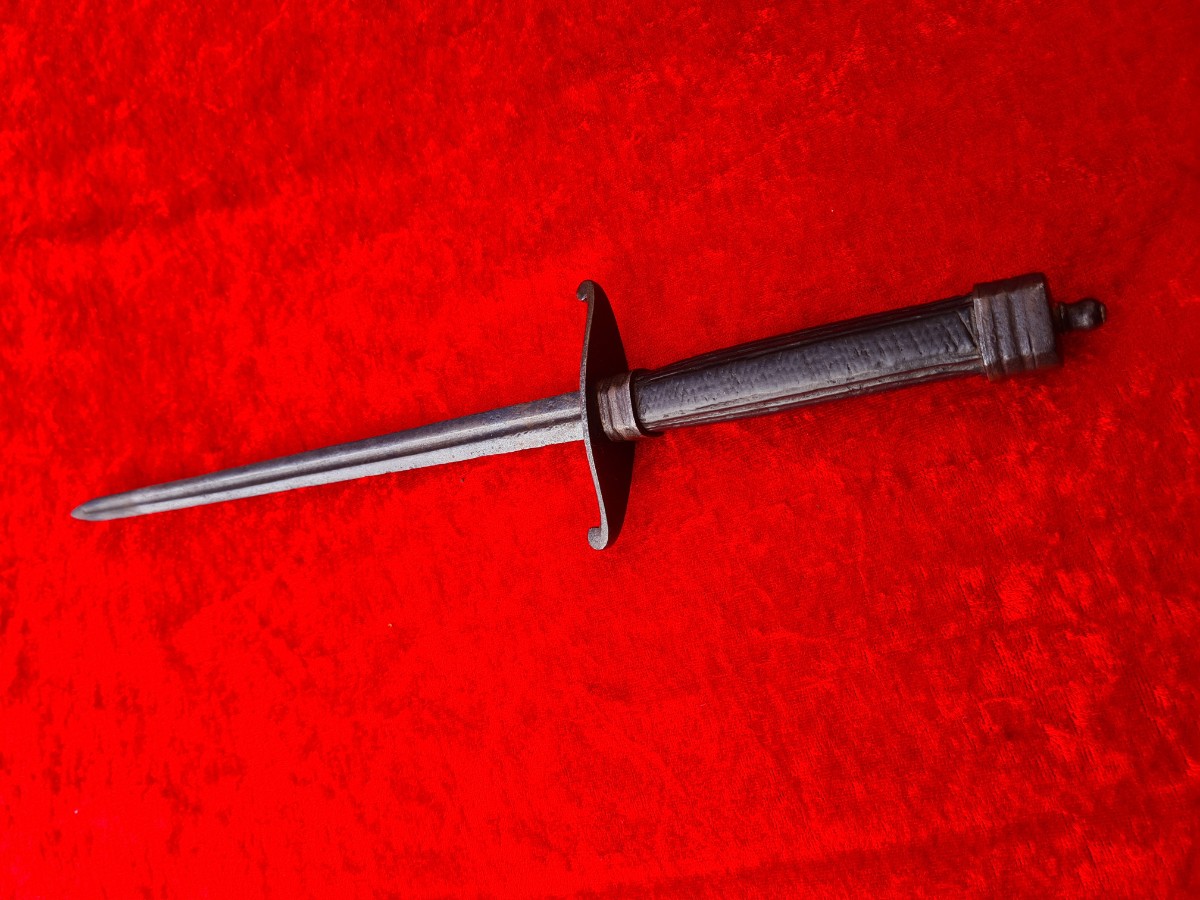 uploads/Unusual-17th-Century-Stiletto-1652d3daf742bfaws.jpg