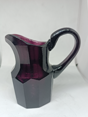 Discover our exquisite 19th-century amethyst milk jug! In excellent condition and 13cm high. Start your rare antiquities collection today. Hurry, limited stock!