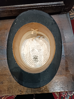 Explore our collection of Victorian beaver skin top hats by Lefebvre. Grab your award-winning, gold medal hat in perfect condition today! Diameter size 17 cm.