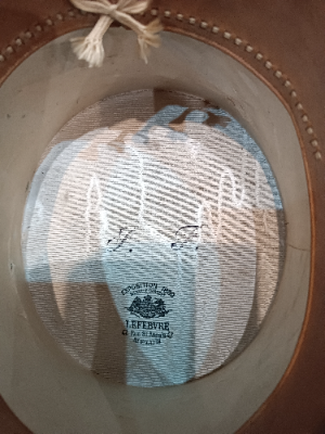 Explore our collection of Victorian beaver skin top hats by Lefebvre. Grab your award-winning, gold medal hat in perfect condition today! Diameter size 17 cm.