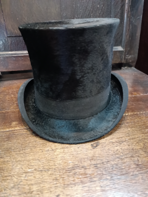 Explore our collection of Victorian beaver skin top hats by Lefebvre. Grab your award-winning, gold medal hat in perfect condition today! Diameter size 17 cm.